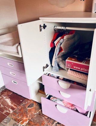 Cambiador y armario infantil con diseño espacial