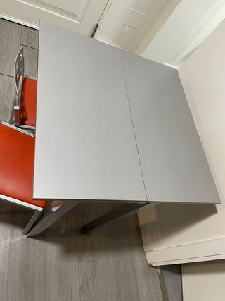 Mesa alta extensible con 2 sillas