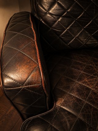 Sofá vintage chester cuero acolchado rombos