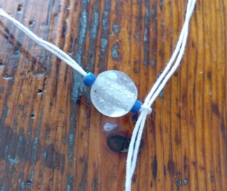 Collana con perle di vetro