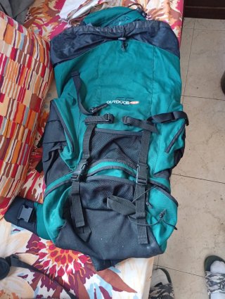 Mochila Outdoor verde y negra