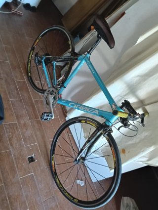 Orbea Aqua carbono en los tirantes y horquilla