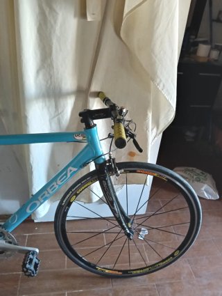 Orbea Aqua carbono en los tirantes y horquilla