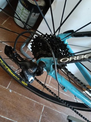 Orbea Aqua carbono en los tirantes y horquilla