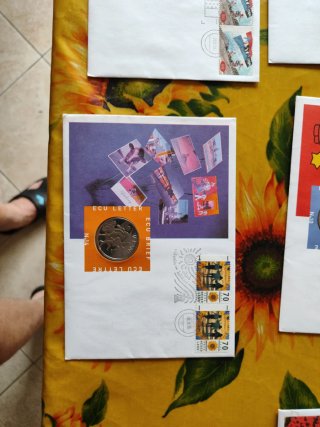 Francobolli e monete