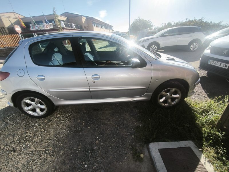 Peugeot 206 2004 - foto 1