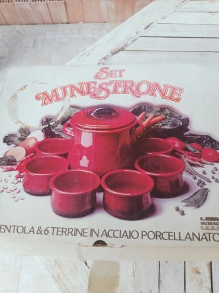 Pentola con 6 terrine in acciaio porcellanato