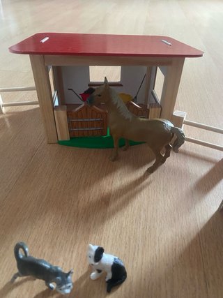 Granja de juguete con animales