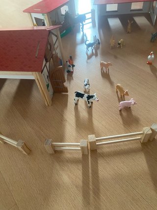 Granja de juguete con animales