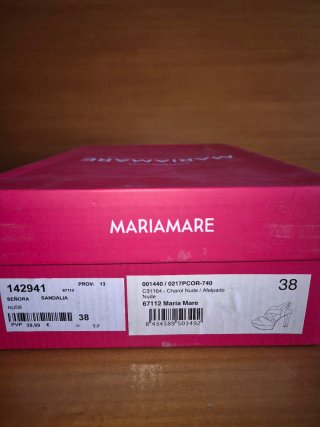 Zapatos de tacón beige de charol