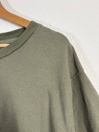 Camiseta verde oliva de rayas