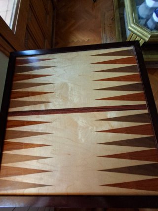 Mesa de ajedrez de madera con tablero reversible