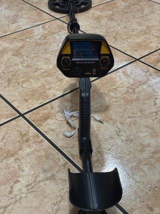 Metal detector con cuffie