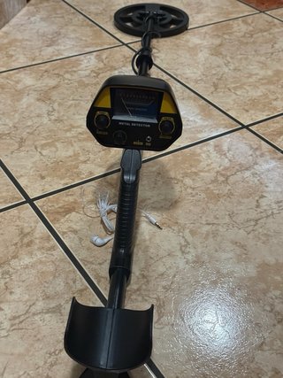 Metal detector con cuffie