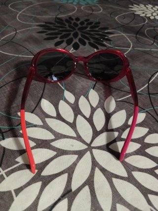 Gafas de sol rosas para niña