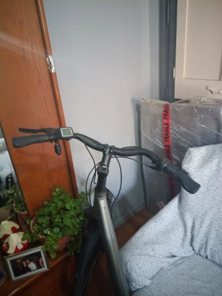 Bicicleta eléctrica gris, tamaño grande 27,5.