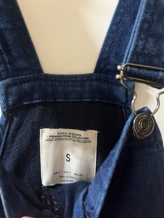 Mono vaquero Zara azul marino con bolsillos