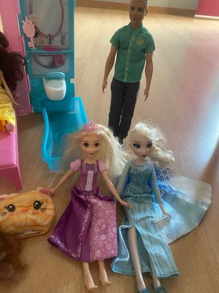 Casa de Barbie+ muñecas barbies