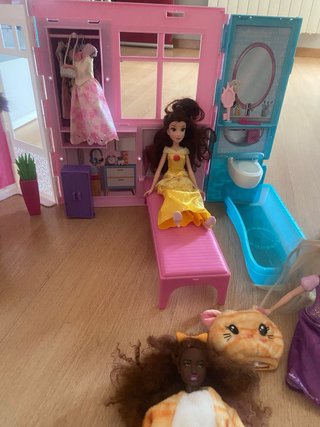 Casa de Barbie+ muñecas barbies