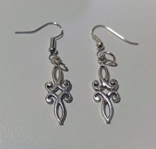 Pendientes plateados con diseño