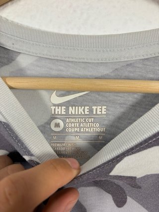Camiseta Nike Camuflaje Gris y Blanca