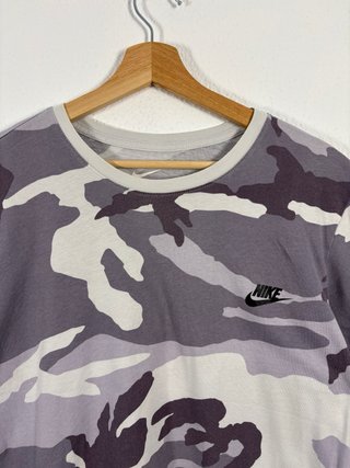 Camiseta Nike Camuflaje Gris y Blanca
