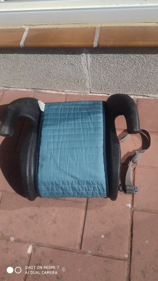 Alzador de coche para niño