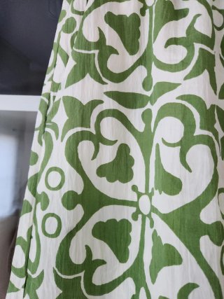 Pantalón Zara estampado verde y blanco