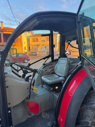 Tractor McCormick F90XL