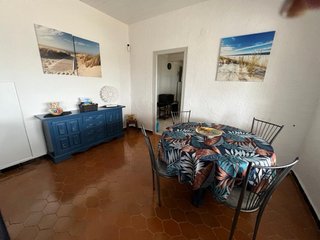 Mueble aparador azul
