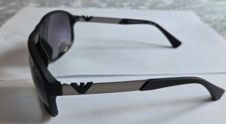 Gafas de sol Emporio Armani negras y grises