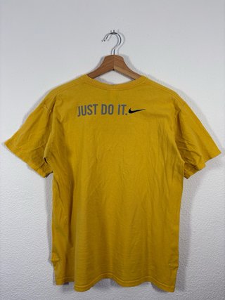 Camiseta Nike Athletics Amarilla