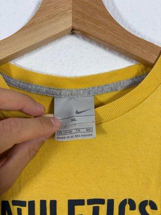Camiseta Nike Athletics Amarilla