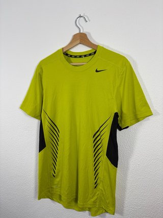 Camiseta Nike Verde y Negra
