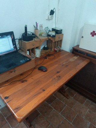 Mesa de madera rústica