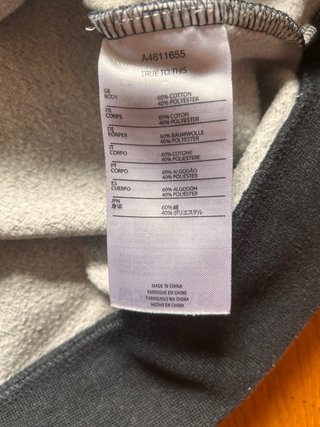 Sudadera Volcom azul con bolsillo estampado