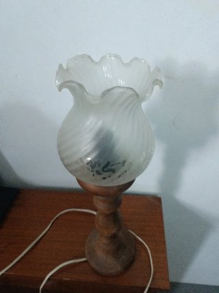 Lámpara de mesa antigua de madera