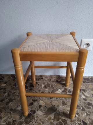 Taburete de madera