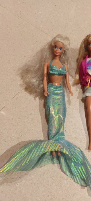 2 Barbies: Sirena y otra