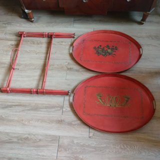 Antigua mesa auxiliar vintage bandeja roja frances