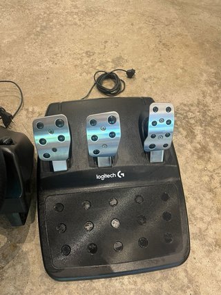Volante Logitech G29 con pedales