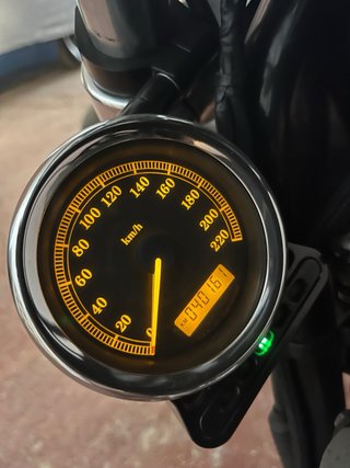 Harley-Davidson 883 inyección Limitada a2 en docu