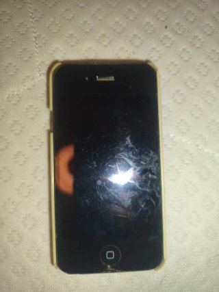 iPhone 4s nero Rotto sul retro del dispositivo.
