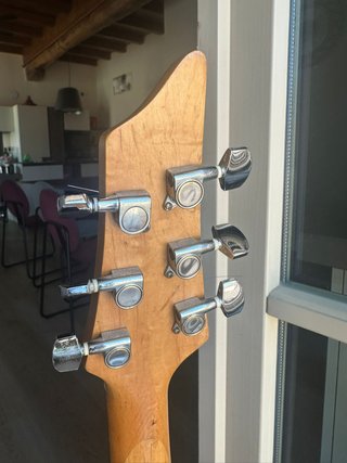 Chitarra Elettrica MGuitars nera con sfumature blu
