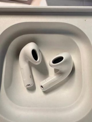 AirPods 4 con Cancellazione Attiva del Rumore