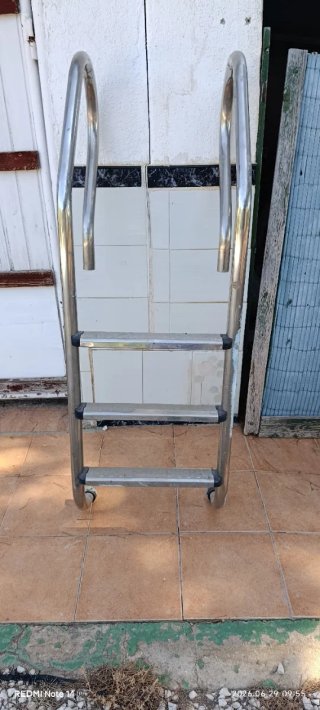 Escalera Piscina Aluminio y Plástico
