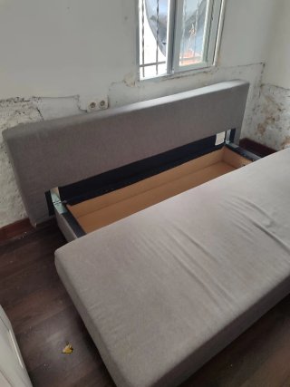 Sofá cama gris de tela