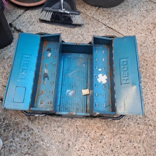 Caja de herramientas metálica azul