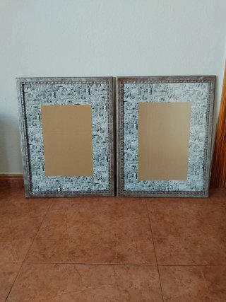 Marcos de madera y metal plateados