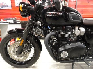 Triumph Bonneville T120 Black
